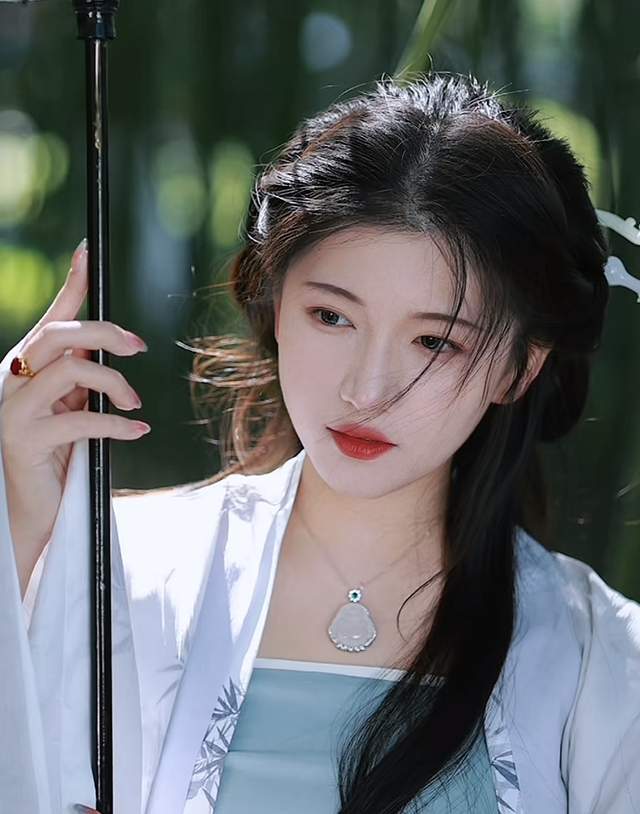 网红阿桃遭老公闺蜜背叛,婚房偷情细节曝光
