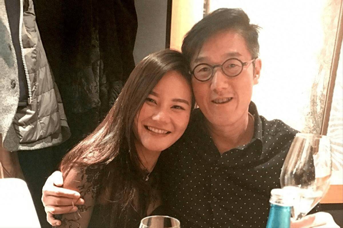 67岁香港大佬出轨网红，5年4胎原配不知情
