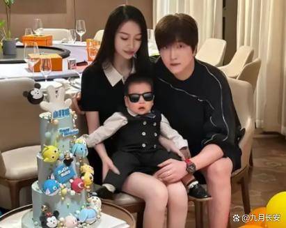 白冰私密聊天记录曝光,内容不堪入目引热议