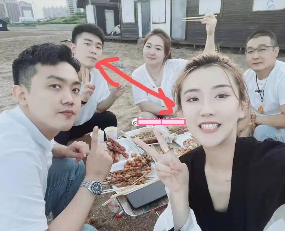 百万女网红家暴反转:出轨堂弟还打老公 | 今日大瓜