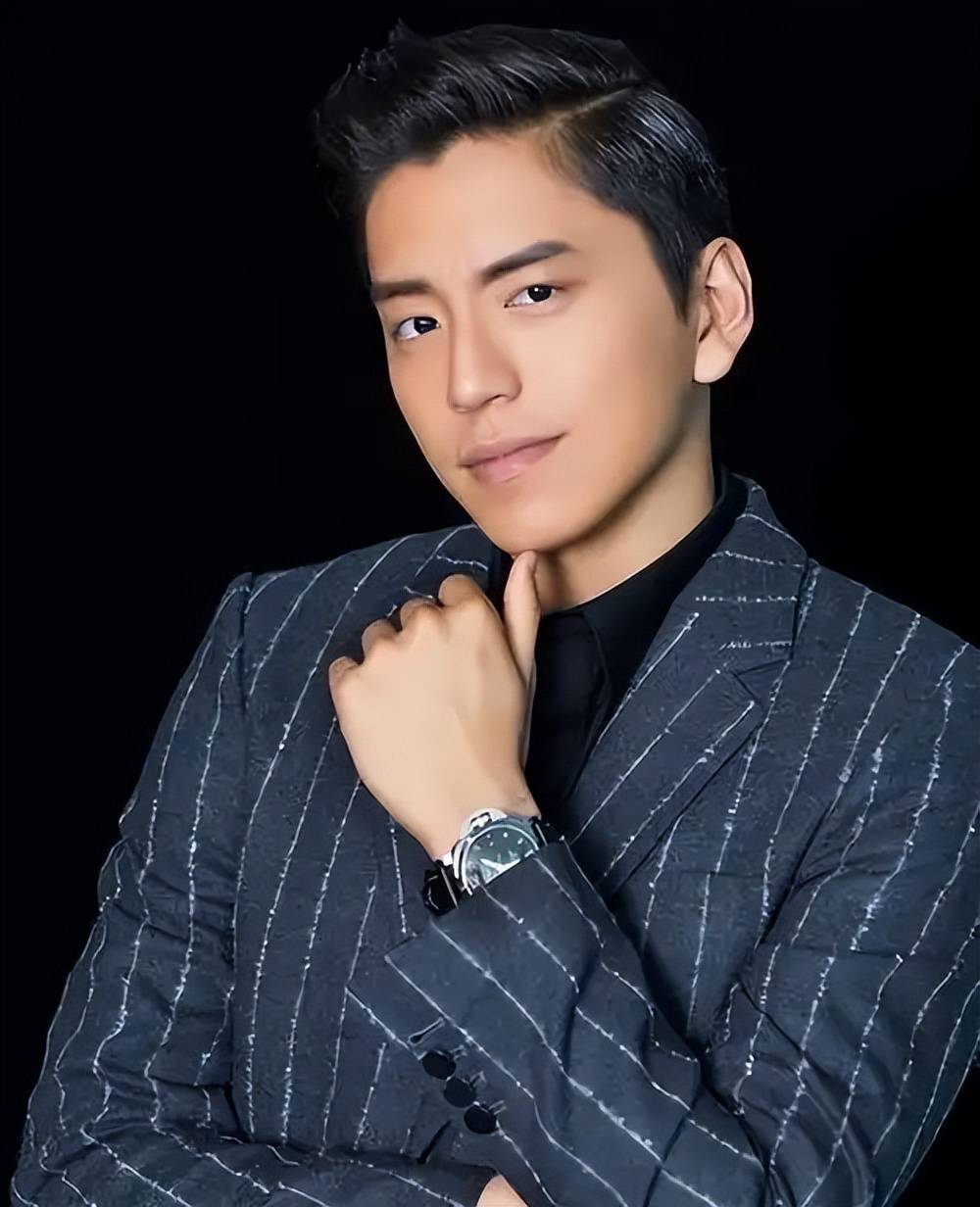 顶流男星人设崩塌:镜头前后两副面孔曝光