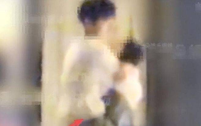 娱乐圈再曝不拉窗帘名场面 情感反应明显