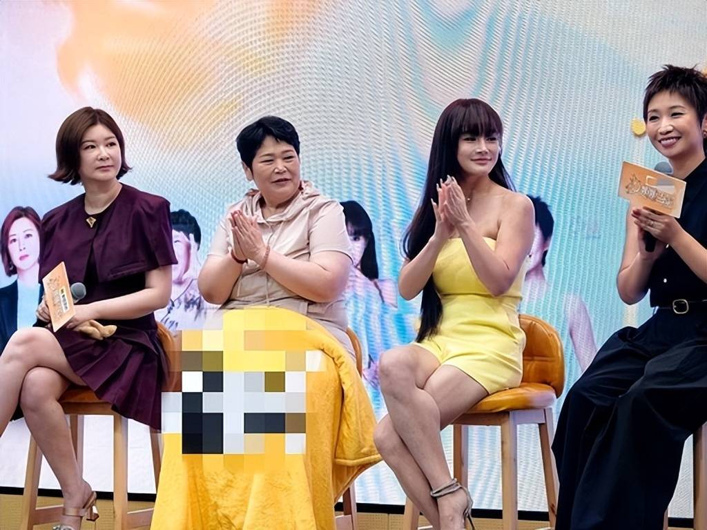 关晓彤7月曝情感争议照,多次婚姻波折太意外