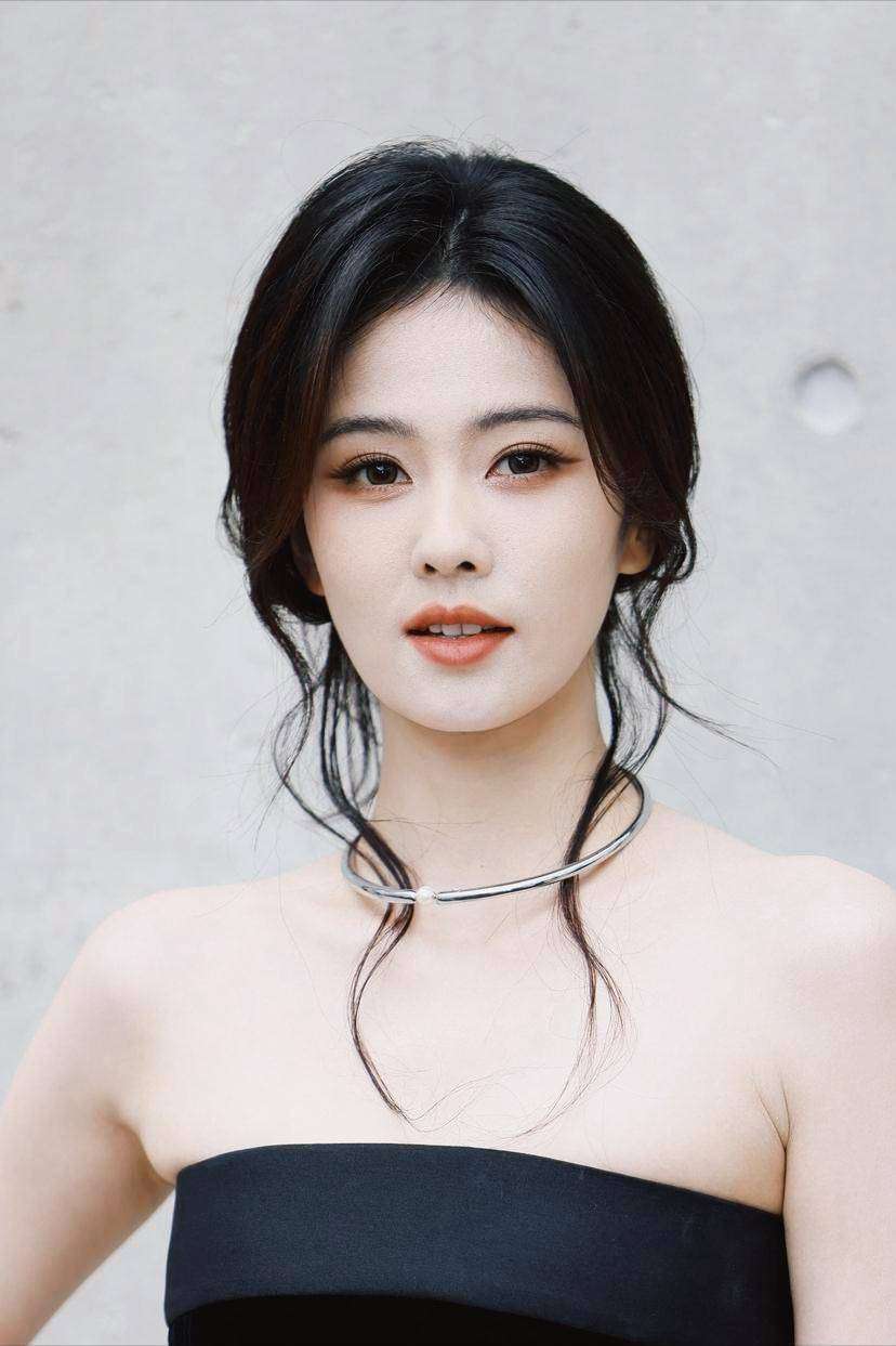 白鹿女汉子人设翻车,网友怒斥:真性情还是低情商?